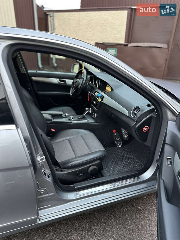 Седан Mercedes-Benz C-Class 2012 в Рівному