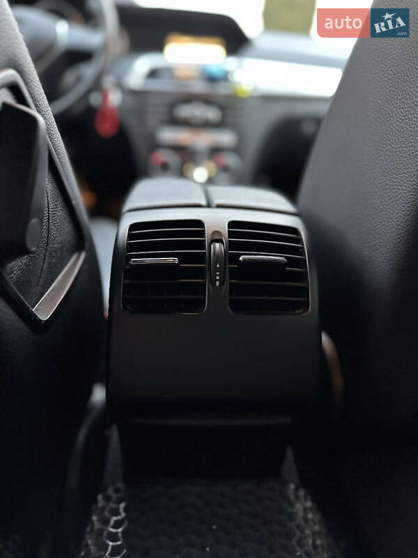 Седан Mercedes-Benz C-Class 2012 в Рівному
