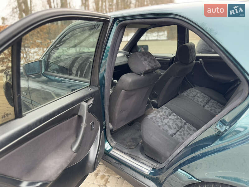Седан Mercedes-Benz C-Class 1997 в Василькові