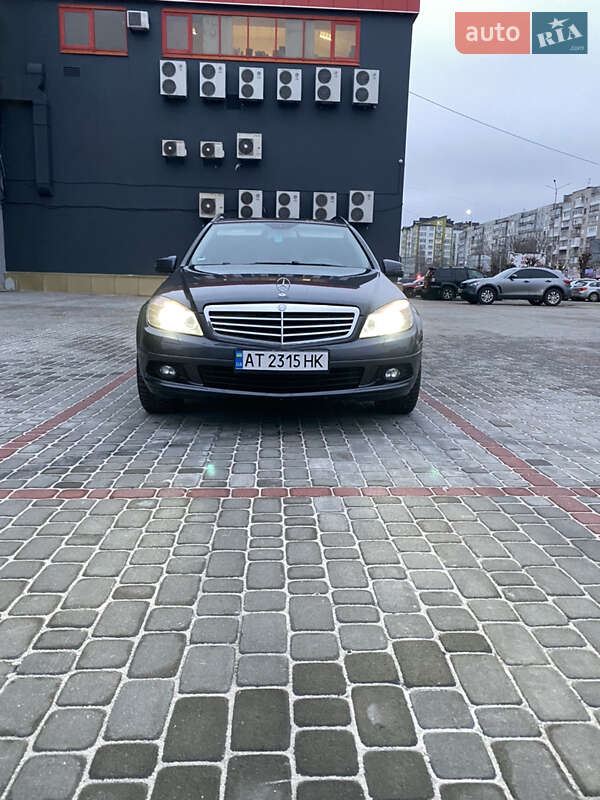 Універсал Mercedes-Benz C-Class 2010 в Івано-Франківську