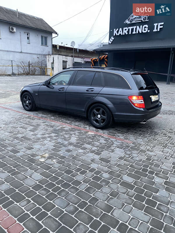 Універсал Mercedes-Benz C-Class 2010 в Івано-Франківську