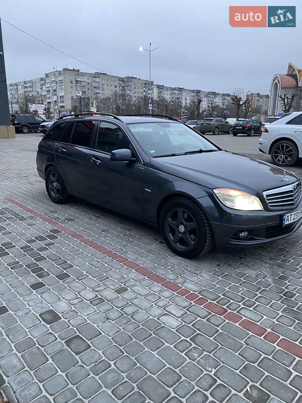 Універсал Mercedes-Benz C-Class 2010 в Івано-Франківську