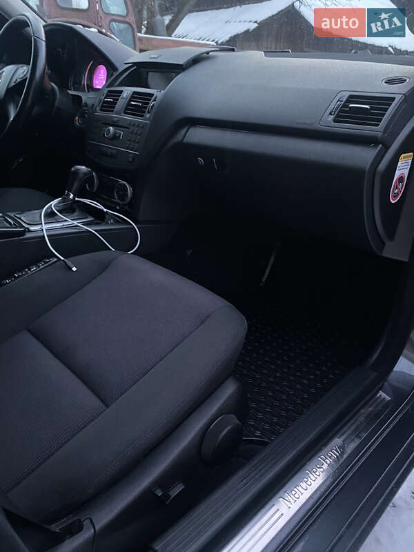 Універсал Mercedes-Benz C-Class 2010 в Івано-Франківську