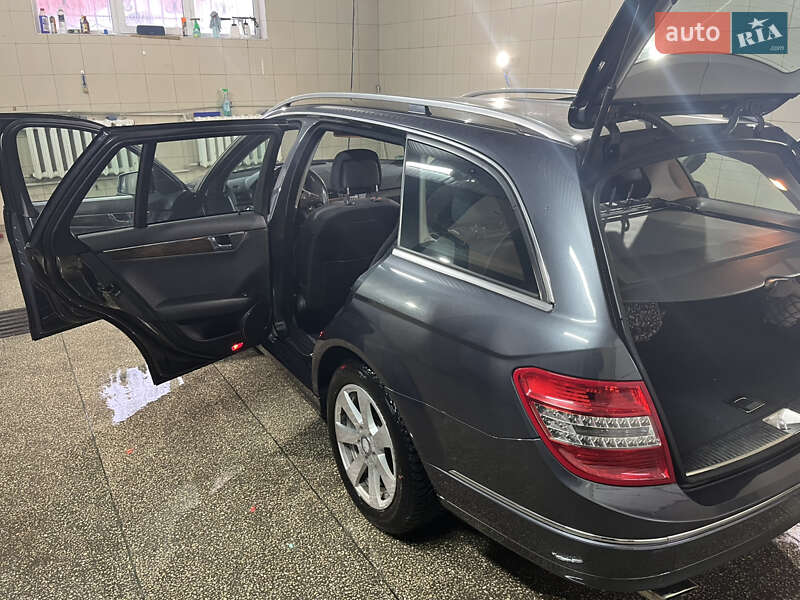 Универсал Mercedes-Benz C-Class 2010 в Гайвороне