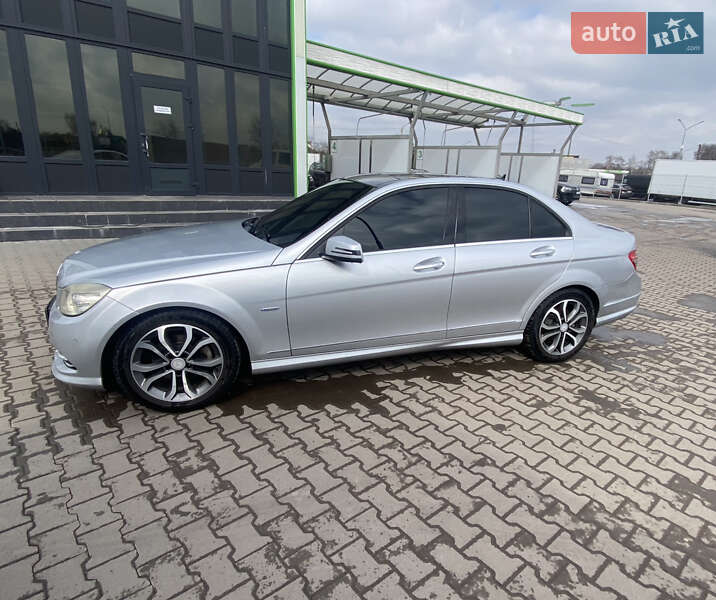 Седан Mercedes-Benz C-Class 2010 в Нововолынске