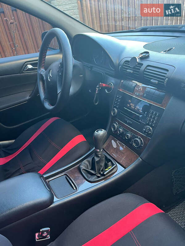 Универсал Mercedes-Benz C-Class 2005 в Ивано-Франковске фото 16 Универсал Mercedes-Benz C-Class 2005 в Ивано-Франковске
