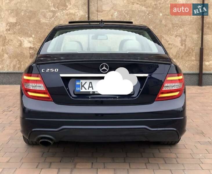 Седан Mercedes-Benz C-Class 2011 в Киеве