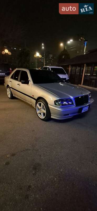 Седан Mercedes-Benz C-Class 1998 в Киеве