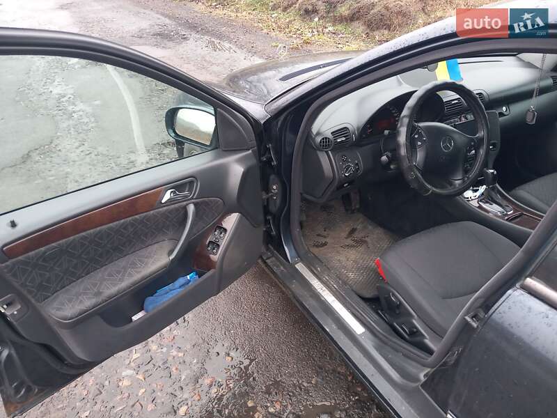 Універсал Mercedes-Benz C-Class 2002 в Дерно