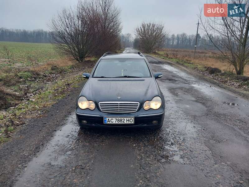 Універсал Mercedes-Benz C-Class 2002 в Дерно