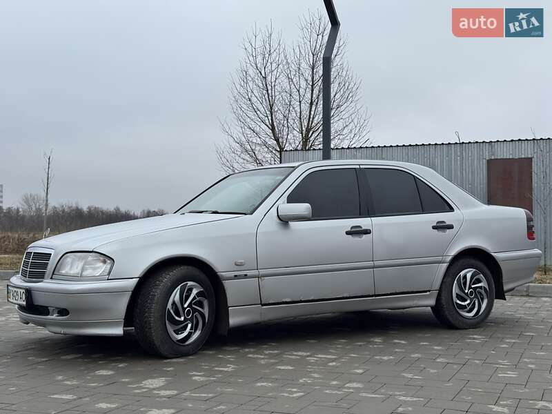 Седан Mercedes-Benz C-Class 2000 в Ровно