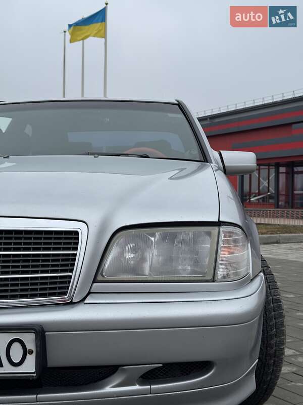 Седан Mercedes-Benz C-Class 2000 в Ровно