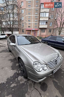 Купе Mercedes-Benz C-Class 2004 в 