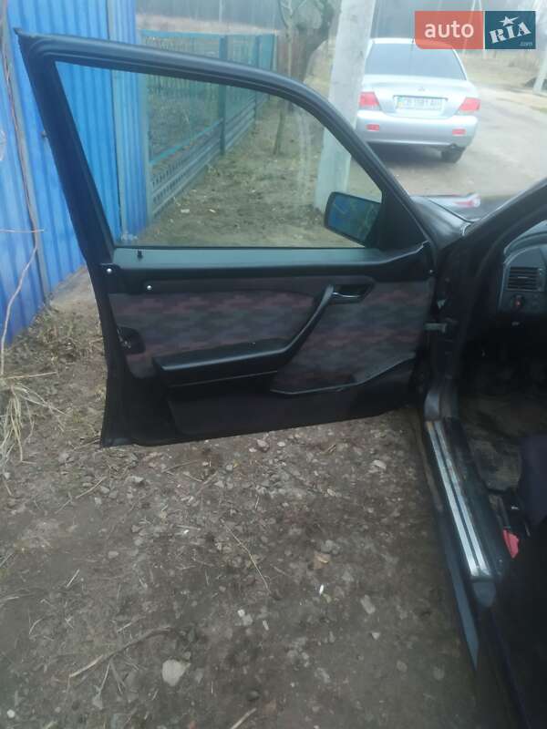 Седан Mercedes-Benz C-Class 1993 в Городне