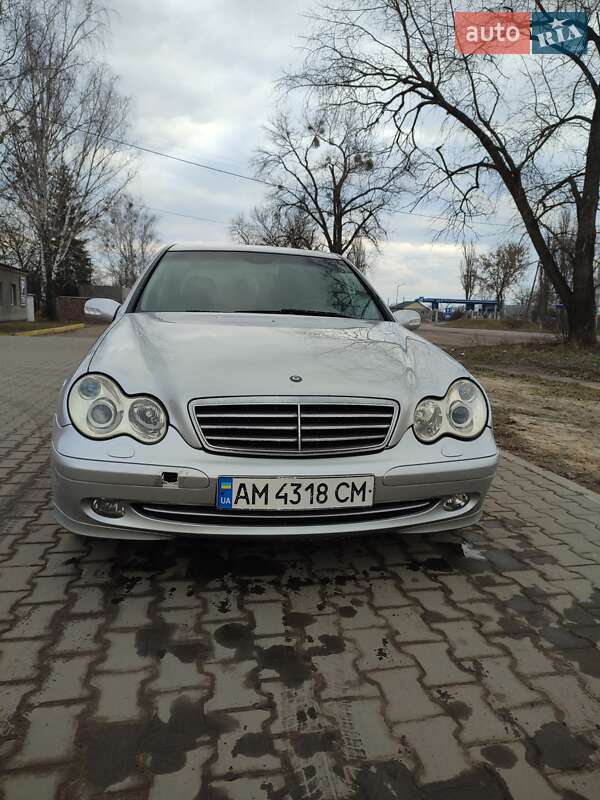 Седан Mercedes-Benz C-Class 2003 в Коростене