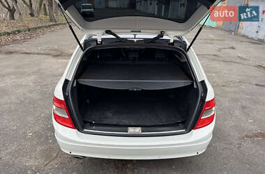 Універсал Mercedes-Benz C-Class 2010 в Житомирі