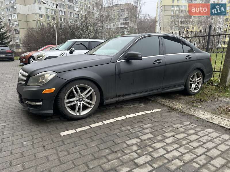 Седан Mercedes-Benz C-Class 2011 в Львове