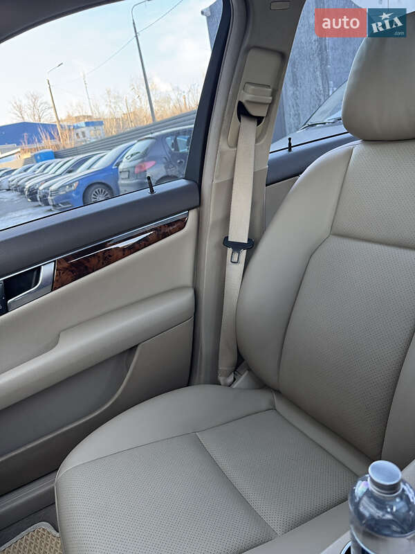 Седан Mercedes-Benz C-Class 2011 в Киеве фото 2 Седан Mercedes-Benz C-Class 2011 в Киеве