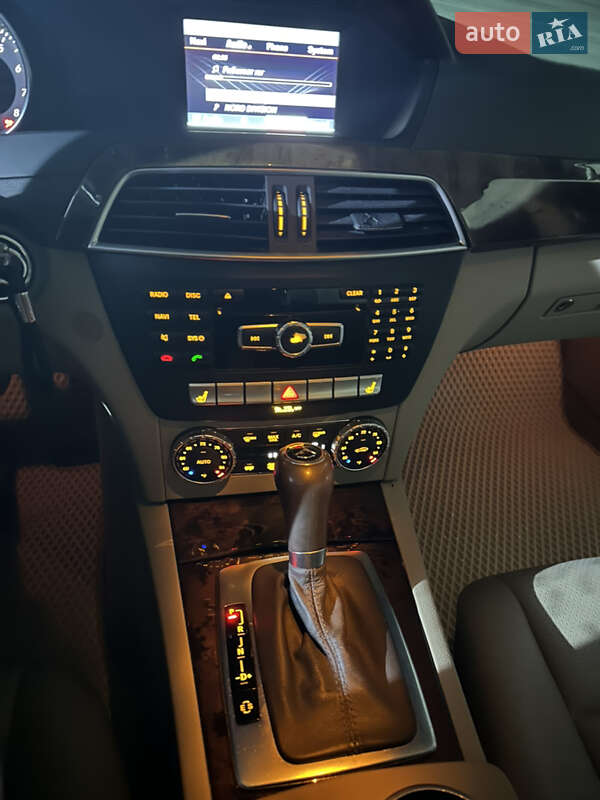 Седан Mercedes-Benz C-Class 2013 в Львові