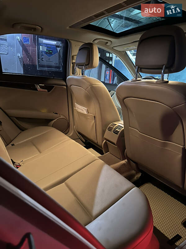 Седан Mercedes-Benz C-Class 2013 в Львові