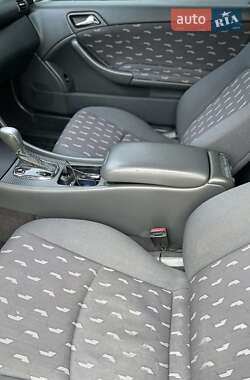 Купе Mercedes-Benz C-Class 2003 в 