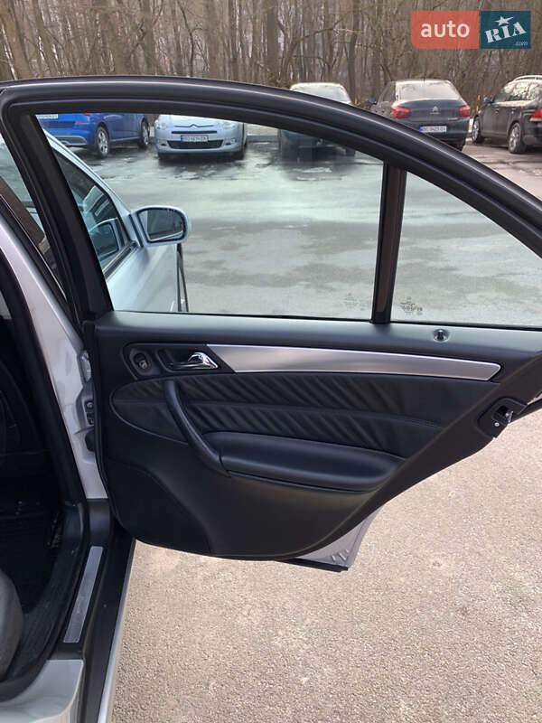 Седан Mercedes-Benz C-Class 2005 в Тернополе