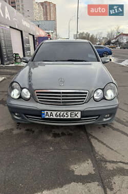 Седан Mercedes-Benz C-Class 2005 в Киеве