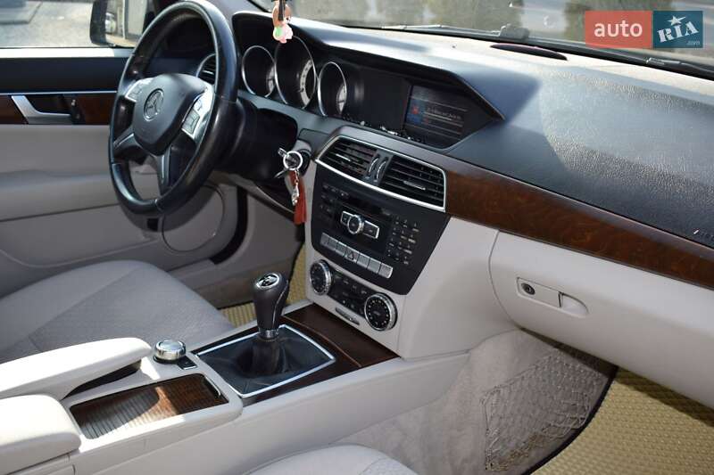 Седан Mercedes-Benz C-Class 2011 в Бучаче фото 39 Седан Mercedes-Benz C-Class 2011 в Бучаче