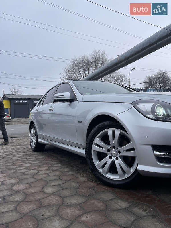 Седан Mercedes-Benz C-Class 2013 в Дніпрі