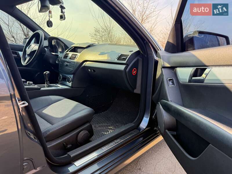 Седан Mercedes-Benz C-Class 2008 в Кривом Роге