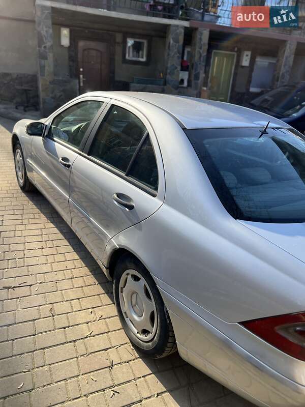Седан Mercedes-Benz C-Class 2001 в Черновцах