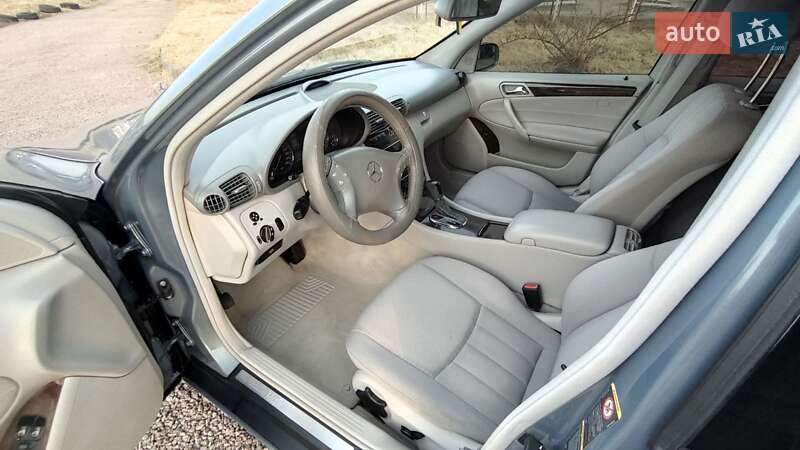 Универсал Mercedes-Benz C-Class 2004 в Львове