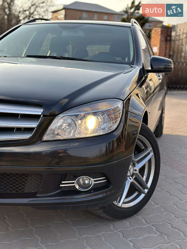 Универсал Mercedes-Benz C-Class 2009 в Киеве