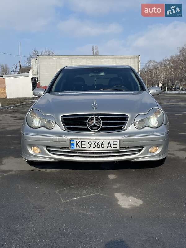 Mercedes-Benz C-Class 2005