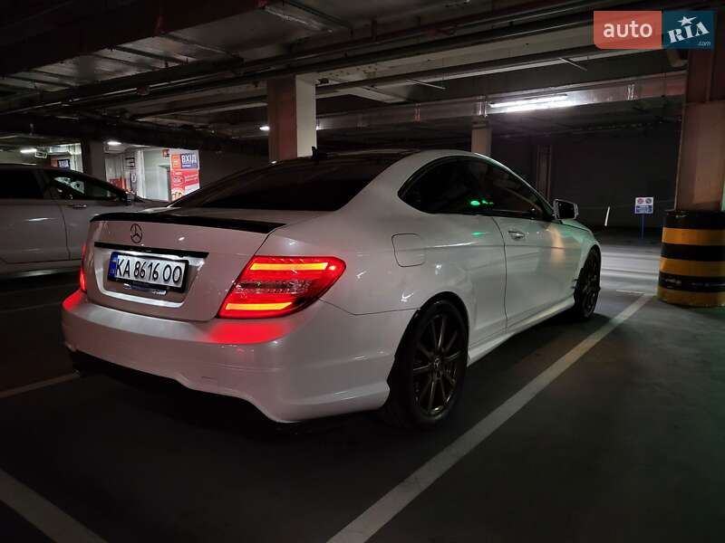 Купе Mercedes-Benz C-Class 2013 в 