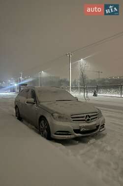 Універсал Mercedes-Benz C-Class 2012 в Львові