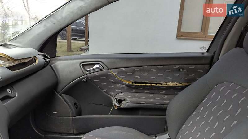 Купе Mercedes-Benz C-Class 2003 в Чернівцях