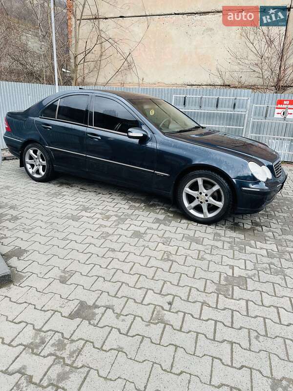 Седан Mercedes-Benz C-Class 2004 в Рахове