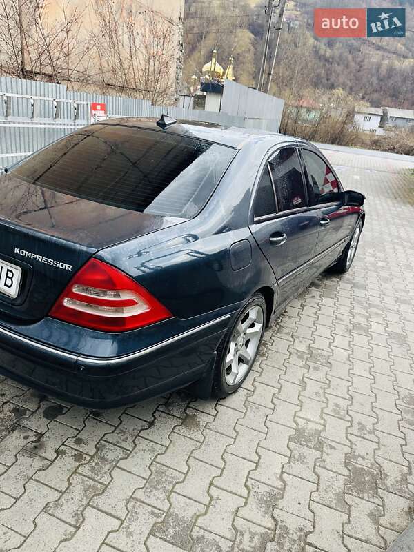 Седан Mercedes-Benz C-Class 2004 в Рахове