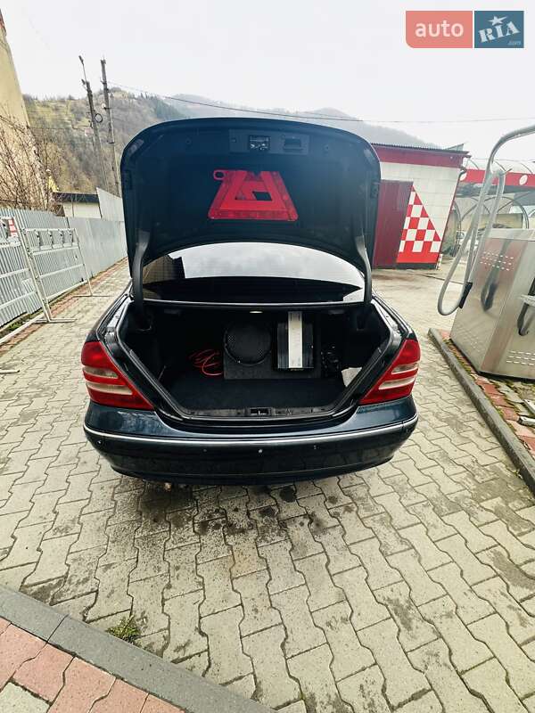 Седан Mercedes-Benz C-Class 2004 в Рахове