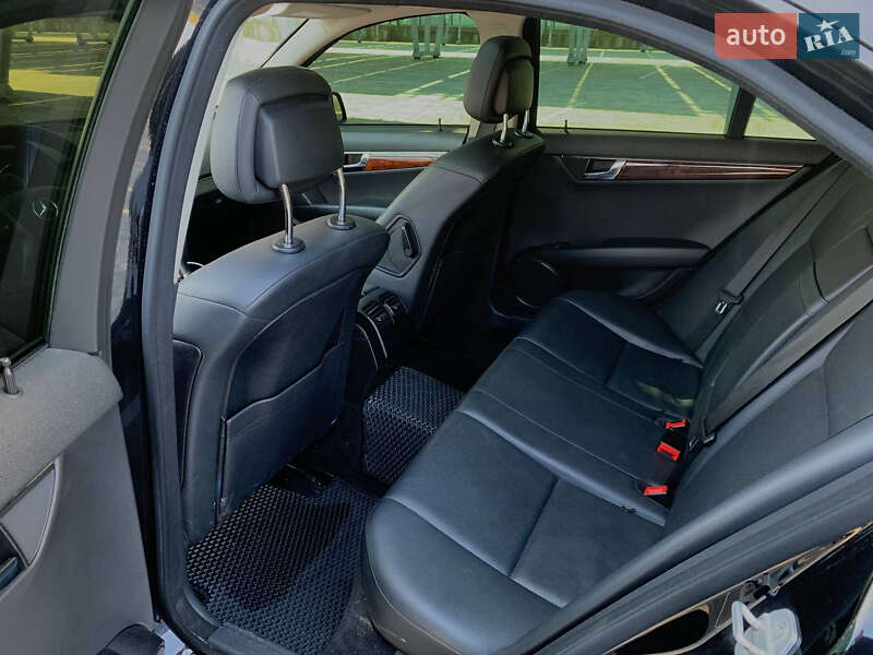 Седан Mercedes-Benz C-Class 2010 в Винниках