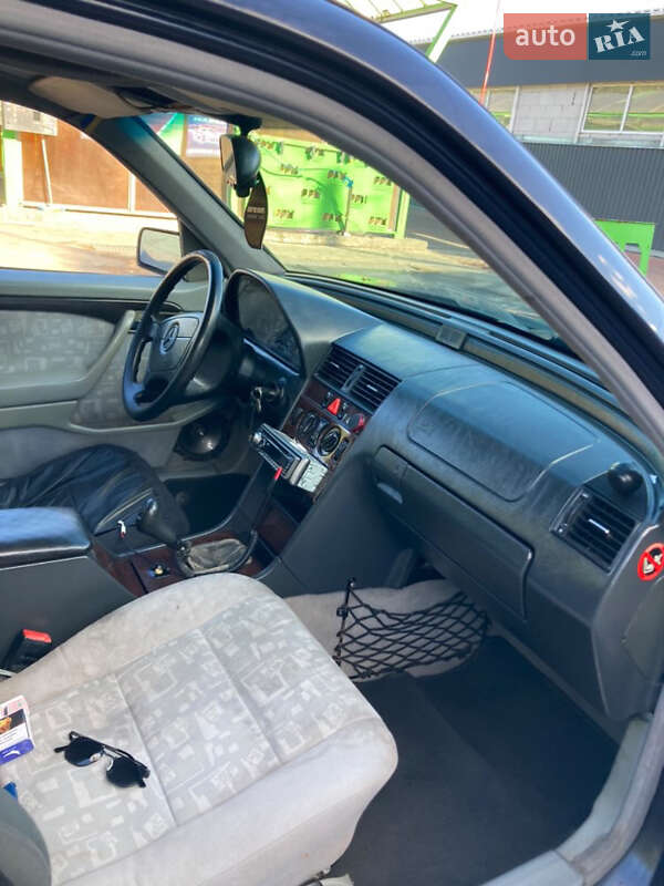 Седан Mercedes-Benz C-Class 1997 в Борисполе