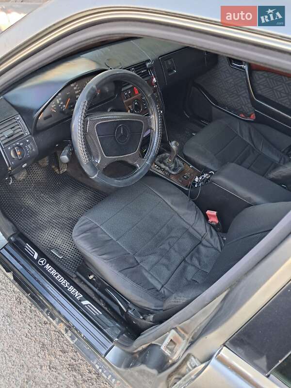 Седан Mercedes-Benz C-Class 1995 в Калуше