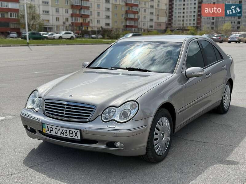 Седан Mercedes-Benz C-Class 2004 в 