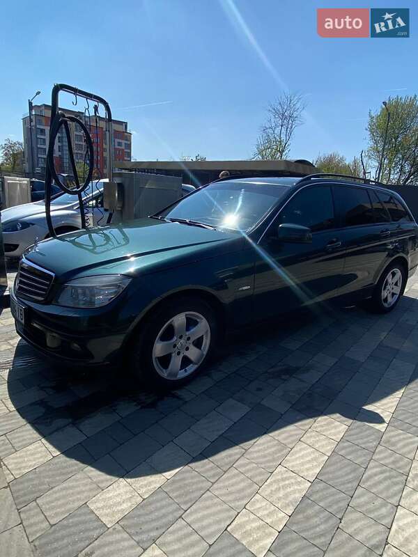 Универсал Mercedes-Benz C-Class 2010 в Ужгороде