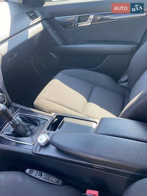 Универсал Mercedes-Benz C-Class 2010 в Ужгороде