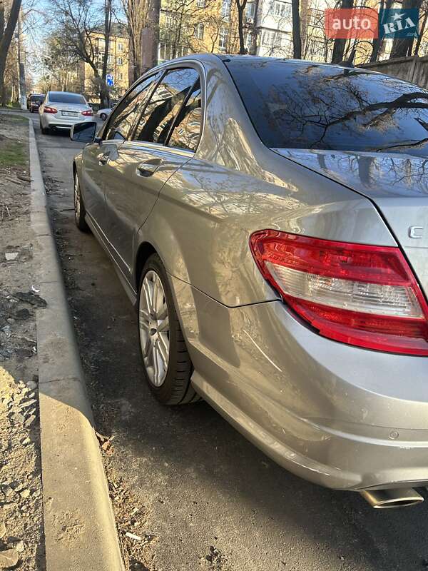 Седан Mercedes-Benz C-Class 2011 в Киеве