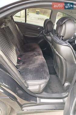 Седан Mercedes-Benz C-Class 2005 в 