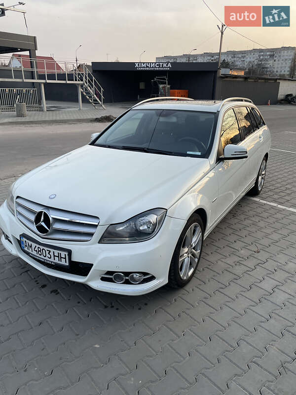 Универсал Mercedes-Benz C-Class 2011 в Житомире