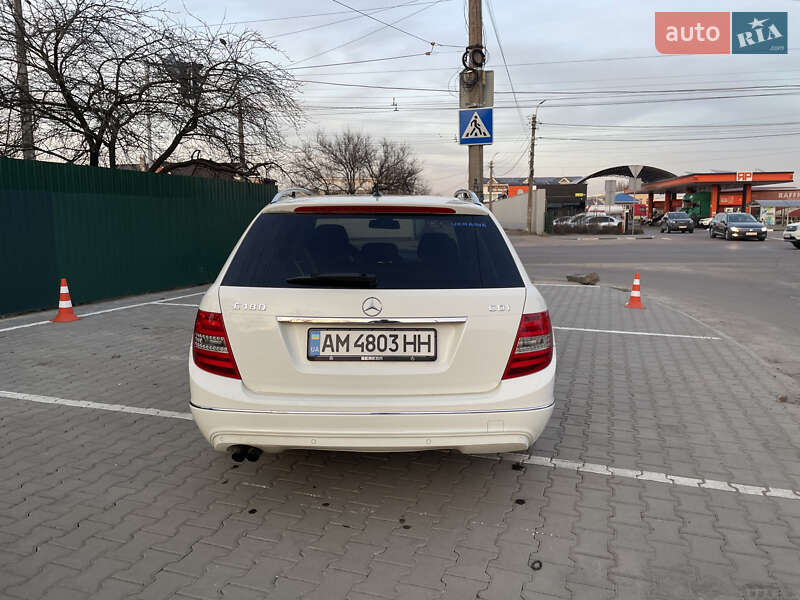 Универсал Mercedes-Benz C-Class 2011 в Житомире